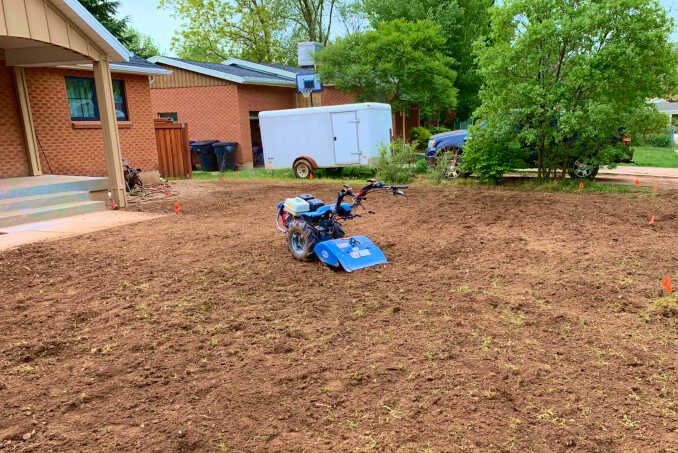 Οι Προετοιμασίες Εγκατάστασης Ενός Νέου Χλοοτάπητα Έχουν Σχεδόν Ολοκληρωθεί