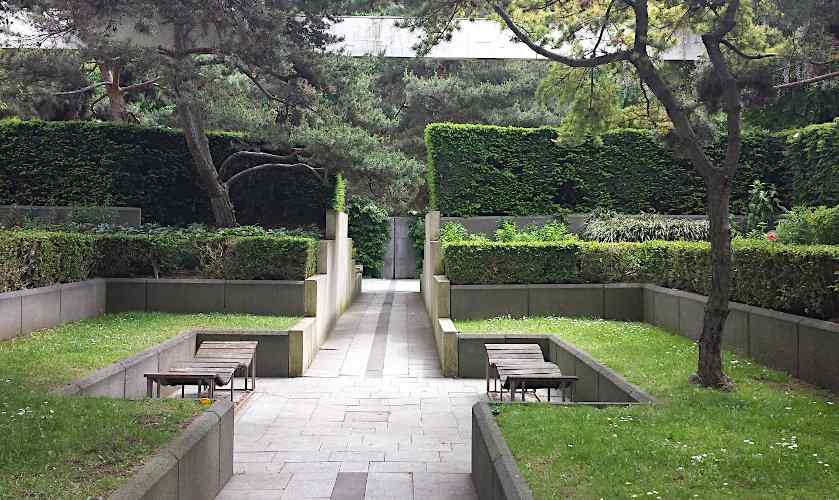 Ο Λευκός και ο Μαύρος Κήπος του Πάρκου Αντρέ Σιτροέν - Επιμέρους Περιμετρικός Χώρος του Μαύρου Κήπου