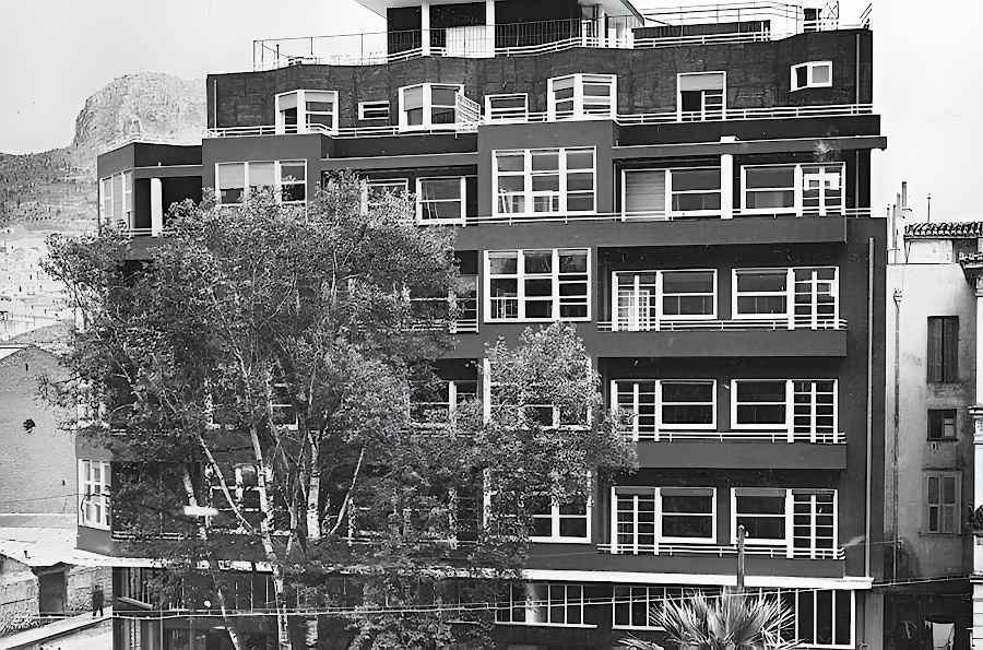 Kyriakos Panagiotakos - Panagiotakos’s Most Distinctive Architectural Work: Blue Condominium (Mple Polykatoikia)